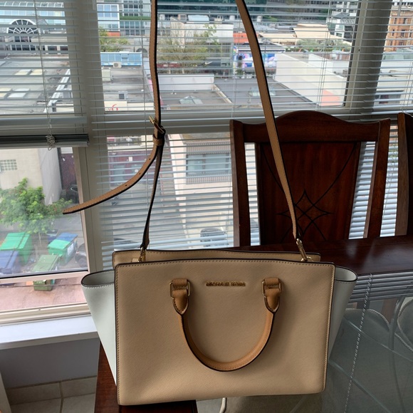 Michael Kors Large Selma Saffiano Leather Satchel Handbag - Picture 2 of 8